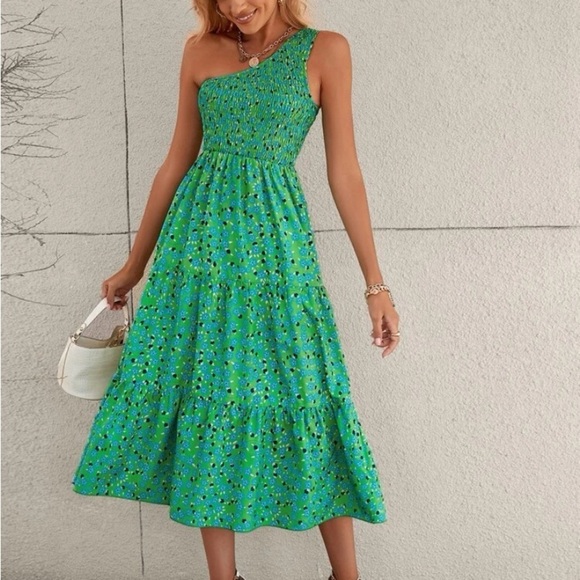 Delilah Wear Dresses & Skirts - New One shoulder green floral sleeveless dress